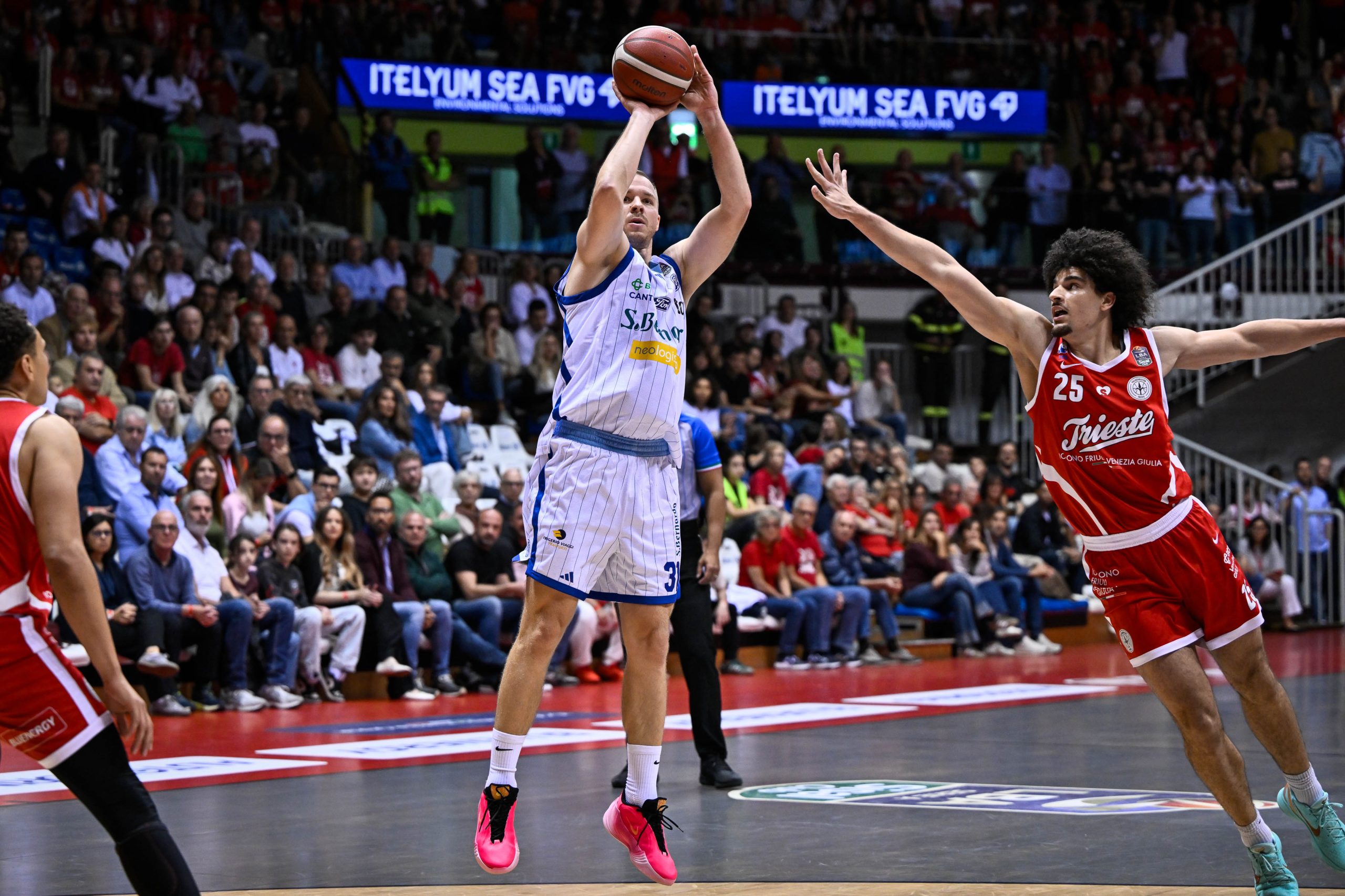 Basket, l'Acqua S.Bernardo Cantù sconfitta 92-72 a Trieste: la cronaca della partita